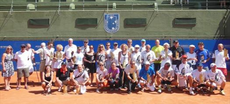 Tenistas comemoram seus títulos no Guaibacar Seniors