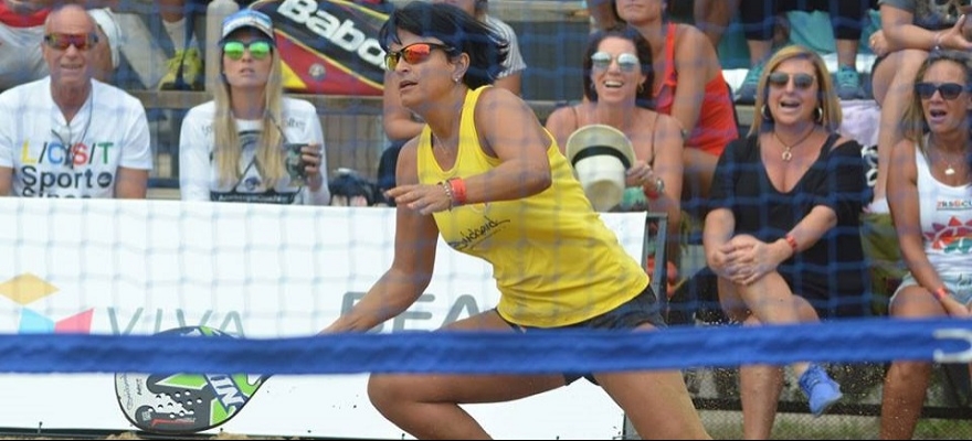 Veterana Flávia Muniz disputa o Correios Beach Tennis