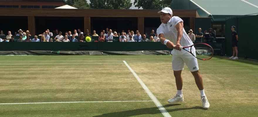 Klier arrasa belga e está nas quartas da chave juvenil de Wimbledon
