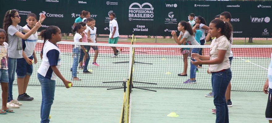 Crianças da rede pública participam de clínica durante Copa Vila Galé
