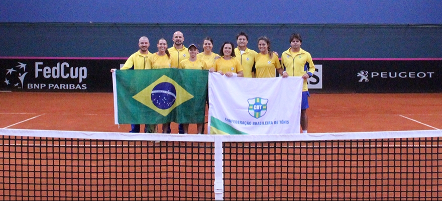 Time Brasil treina na Eslováquia, onde jogará playoff da Fed Cup